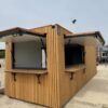 Kiosque à boissons et à en-cas en conteneur de 40 pieds – Restauration de rue et installation de bureaux (conception et revêtement isolant)