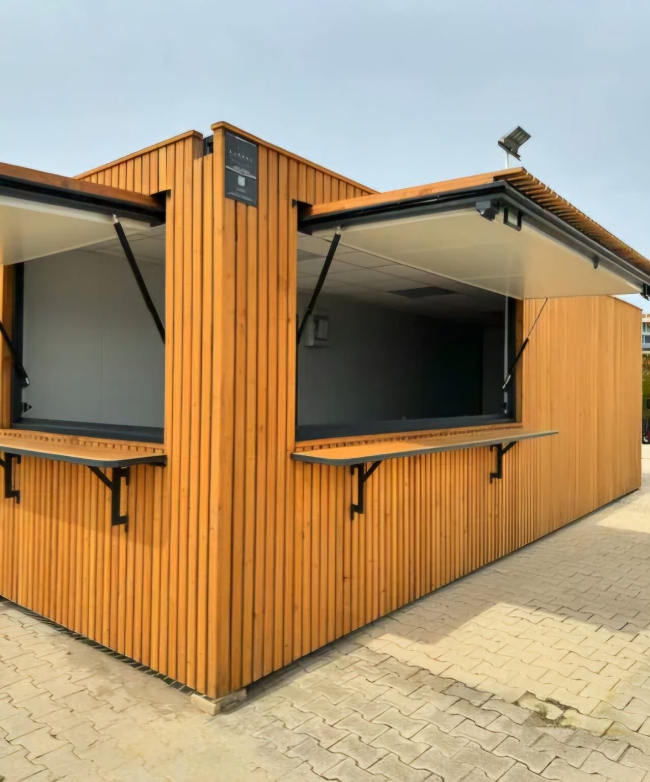 Kiosque à boissons et à en-cas en conteneur de 40 pieds – Restauration de rue et installation de bureaux (conception et revêtement isolant) – Image 4