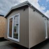 Mobil-home « ​​Samos 2 » 10×3,5 m – Design moderne avec 3 chambres (cuisine noire mate et boiseries)