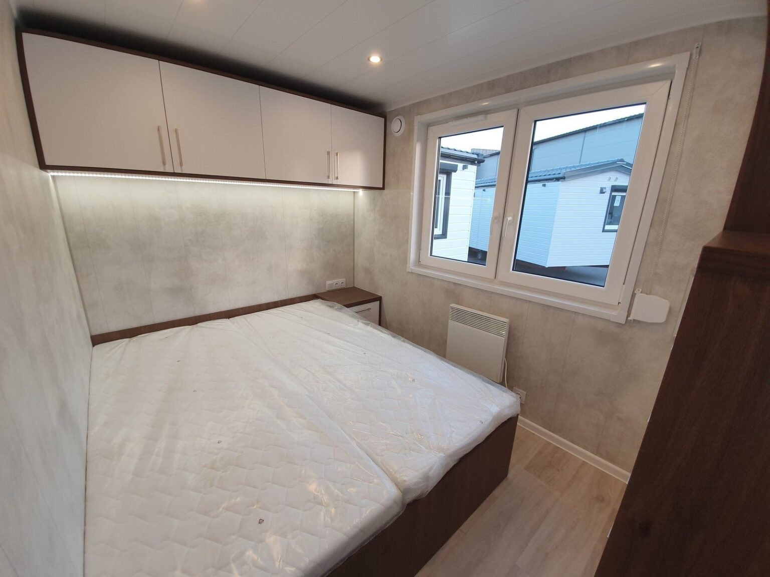 Grand mobil-home 11,4 x 3,5 m « Tout compris » – 4 saisons (meublé et prêt à emménager) – Image 8