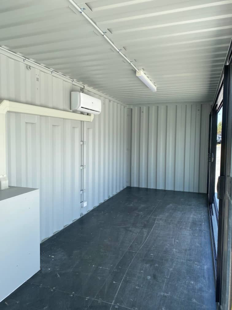 Conteneur aménagé en studio de verre de 20 pieds – Fenêtre coulissante Maxi de 4,5 m et climatisation (Neuf) – Image 7