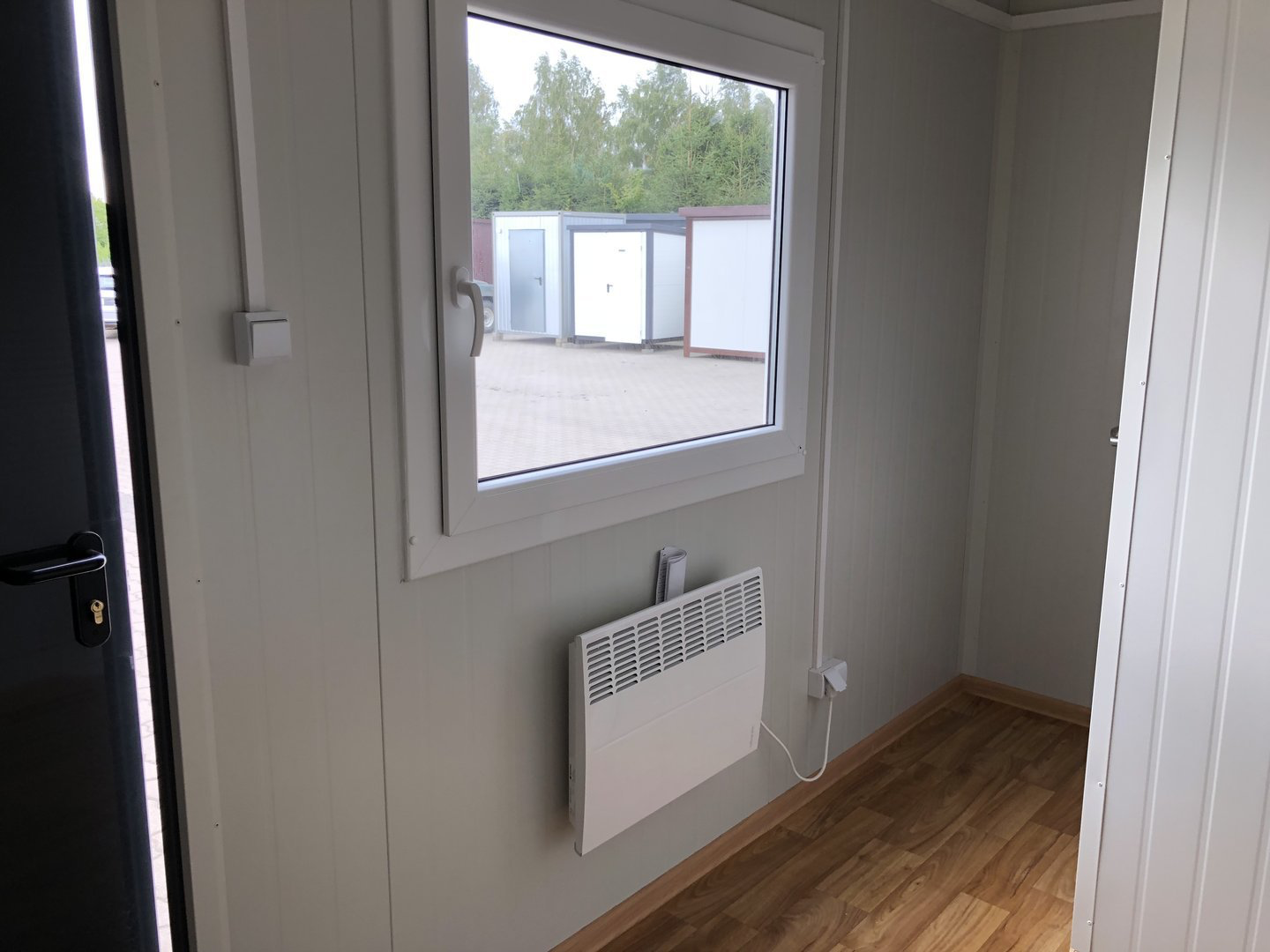 Conteneur aménagé en bureau à domicile 4x2,2m avec salle de bain et douche – Isolation 7,5 cm (Porte Hörmann) – Image 6