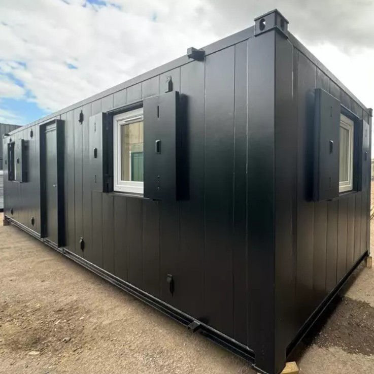 Conteneur modulaire de 40 pieds pour bureaux/cantine – Modèle « Black Edition » avec grandes fenêtres (antivandalisme) – Image 9